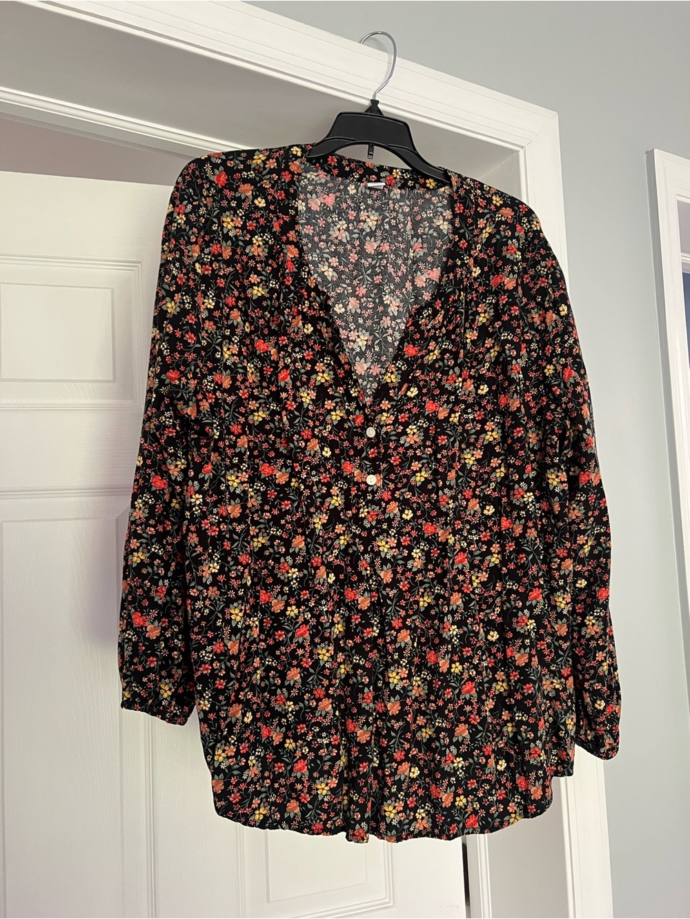 Old Navy Floral Button-Front V-Neck Blouse - Black Floral